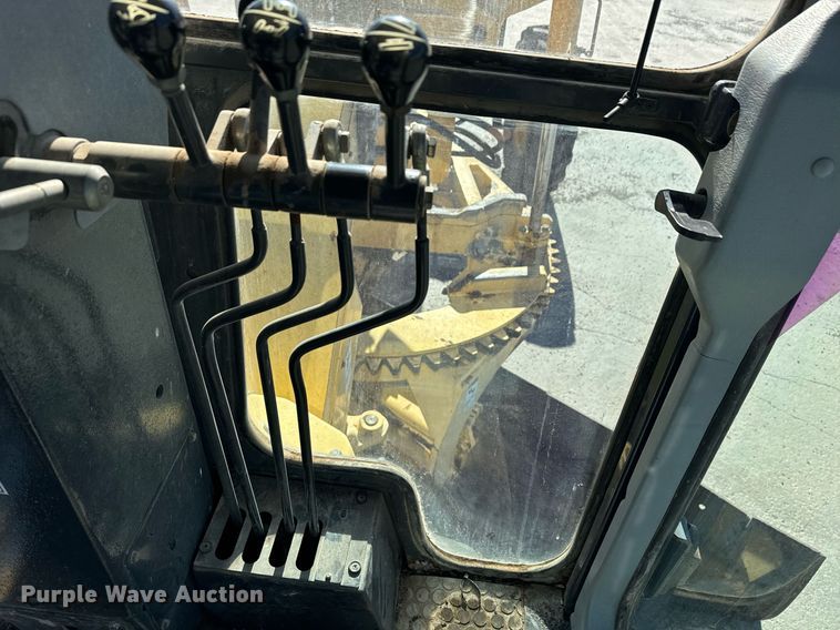 image for item DK6741 2004 New Holland RG140B motor grader