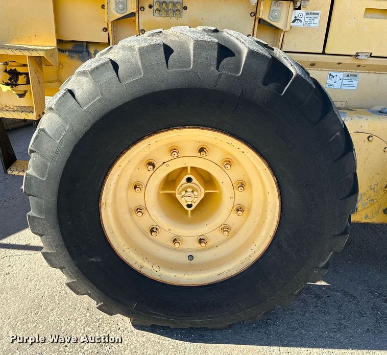 image for item DK6741 2004 New Holland RG140B motor grader