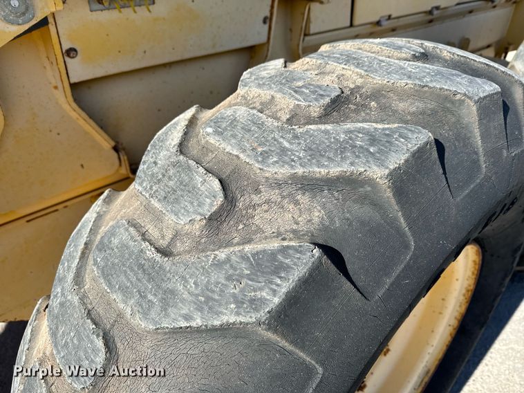 image for item DK6741 2004 New Holland RG140B motor grader