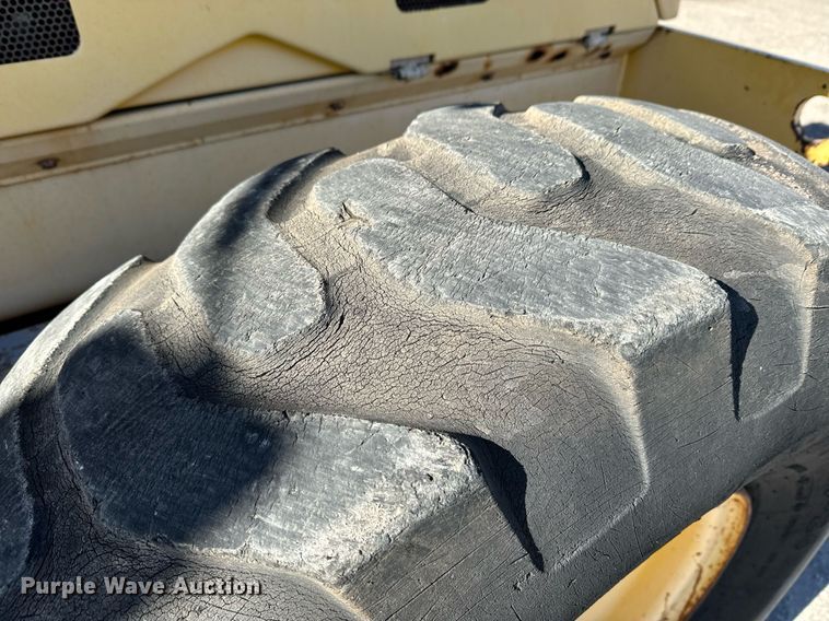 image for item DK6741 2004 New Holland RG140B motor grader