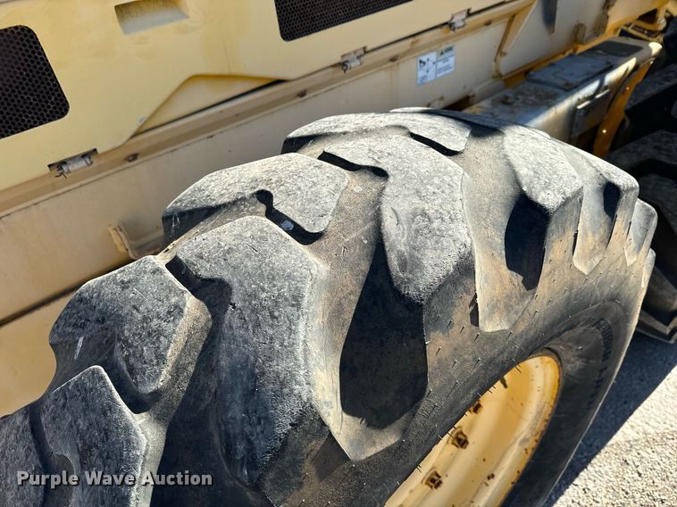 image for item DK6741 2004 New Holland RG140B motor grader