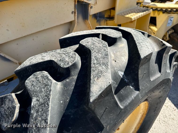 image for item DK6741 2004 New Holland RG140B motor grader