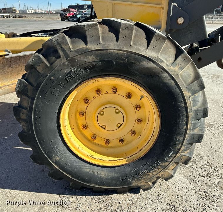 image for item DK6741 2004 New Holland RG140B motor grader