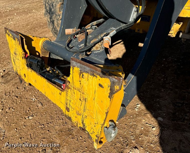 image for item DK6742 2019 John Deere 324L wheel loader