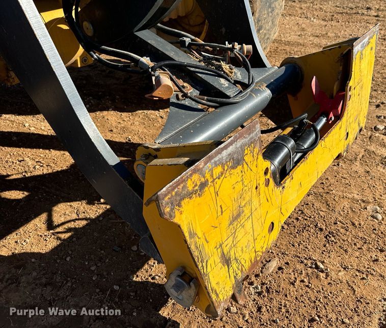 image for item DK6742 2019 John Deere 324L wheel loader