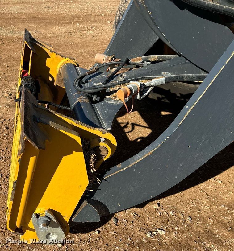image for item DK6742 2019 John Deere 324L wheel loader