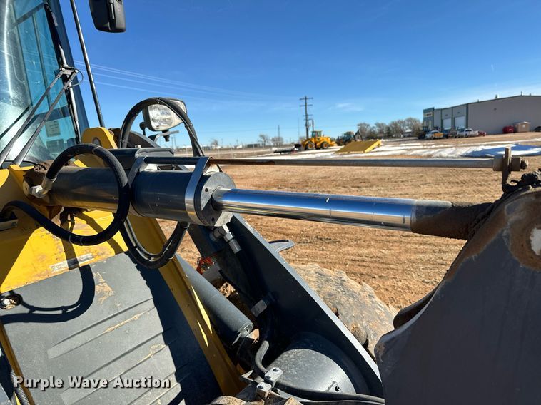 image for item DK6742 2019 John Deere 324L wheel loader