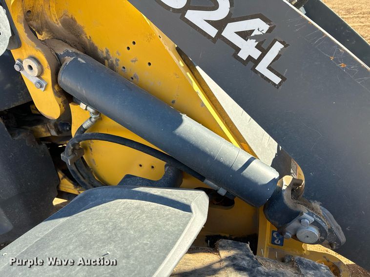 image for item DK6742 2019 John Deere 324L wheel loader