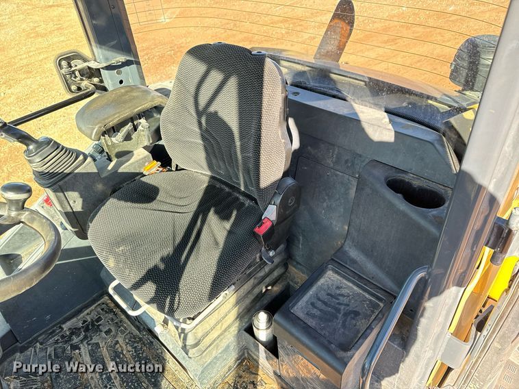 image for item DK6742 2019 John Deere 324L wheel loader