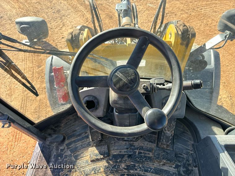 image for item DK6742 2019 John Deere 324L wheel loader