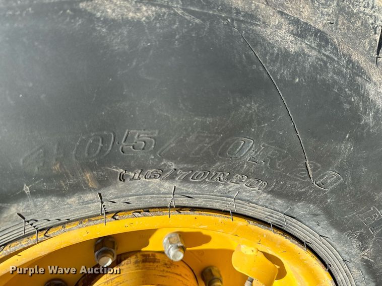 image for item DK6742 2019 John Deere 324L wheel loader