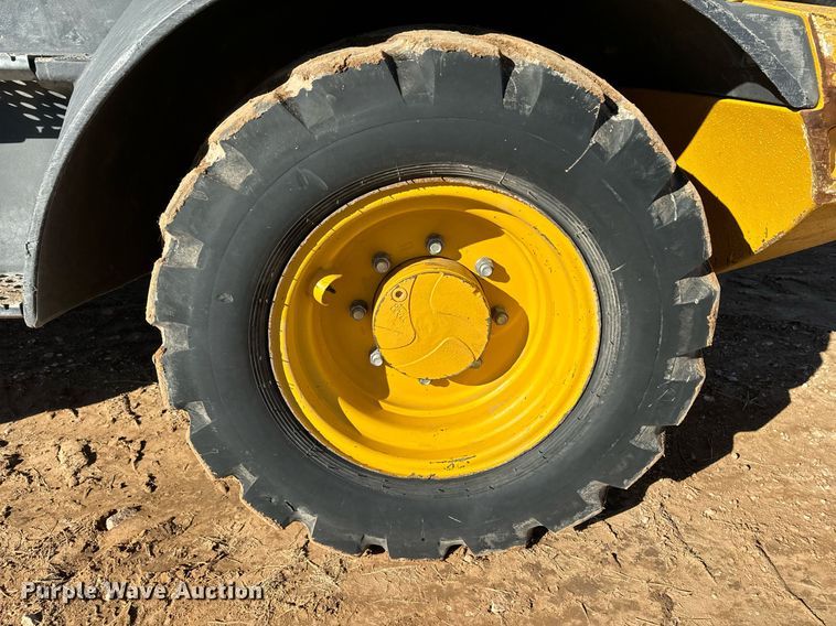 image for item DK6742 2019 John Deere 324L wheel loader