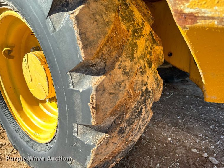 image for item DK6742 2019 John Deere 324L wheel loader