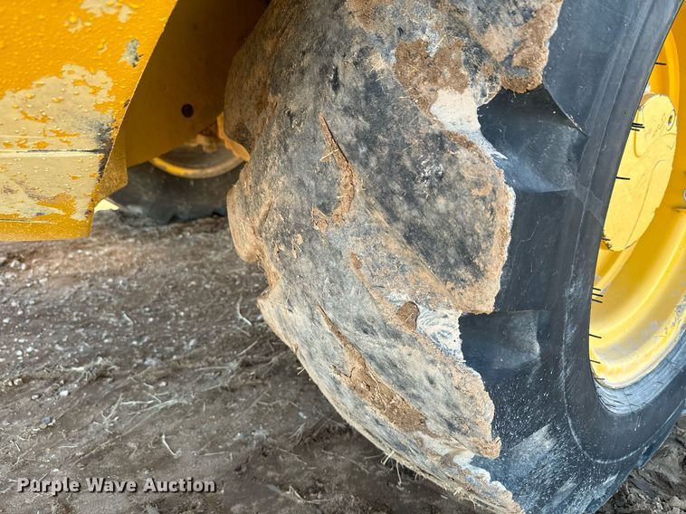 image for item DK6742 2019 John Deere 324L wheel loader