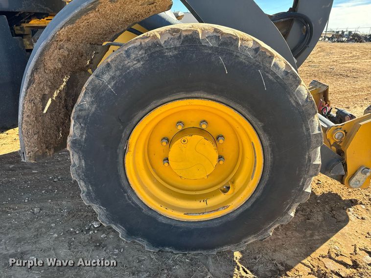 image for item DK6742 2019 John Deere 324L wheel loader