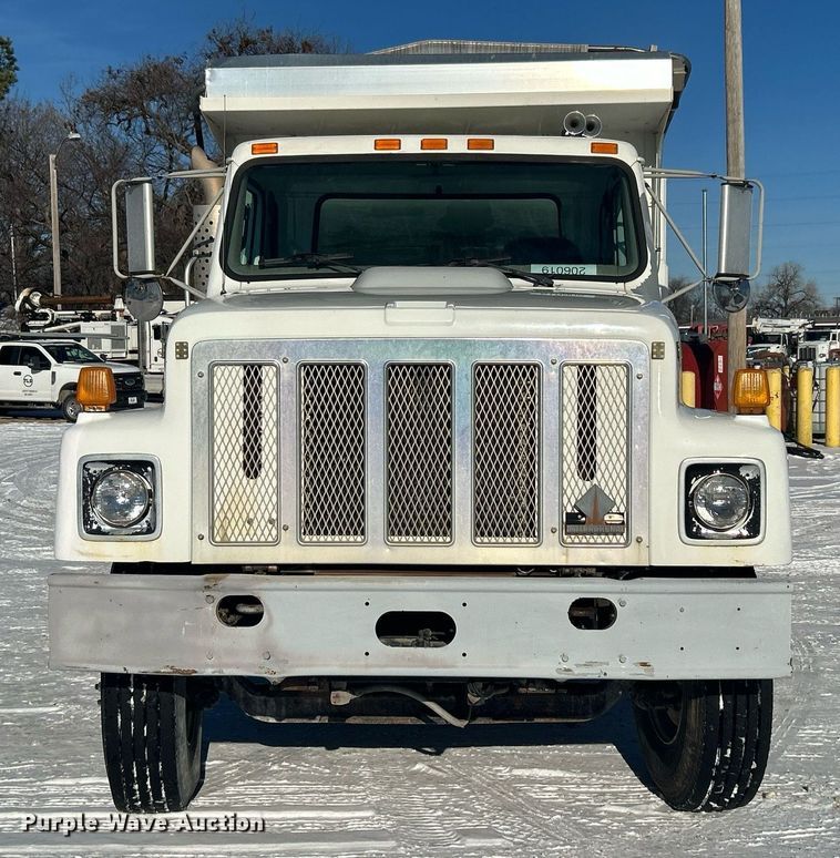 image for item DN0655 2001 International  2554 dump truck