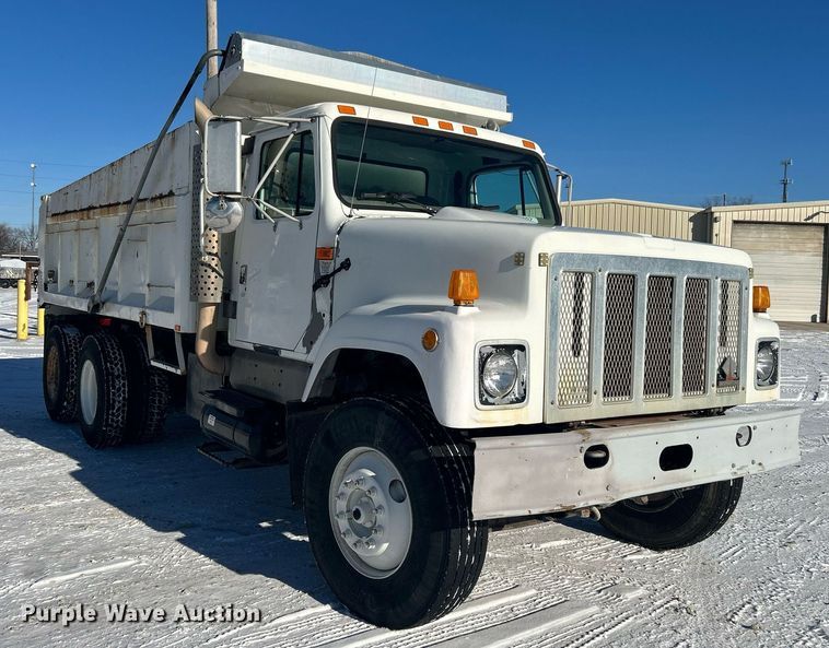 image for item DN0655 2001 International  2554 dump truck