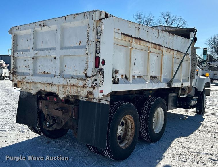 image for item DN0655 2001 International  2554 dump truck