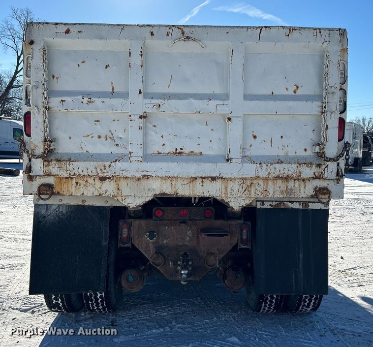 image for item DN0655 2001 International  2554 dump truck