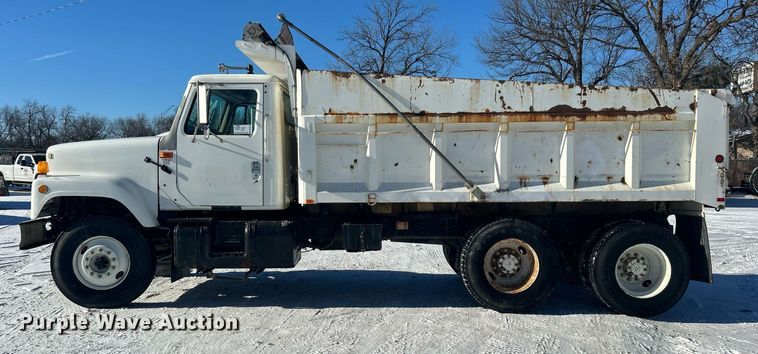 image for item DN0655 2001 International  2554 dump truck