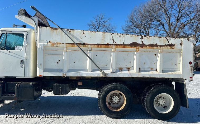 image for item DN0655 2001 International  2554 dump truck