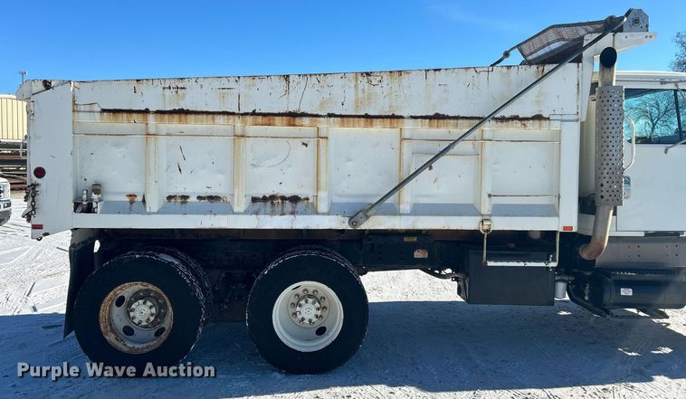 image for item DN0655 2001 International  2554 dump truck