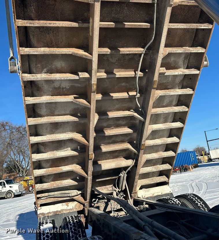 image for item DN0655 2001 International  2554 dump truck