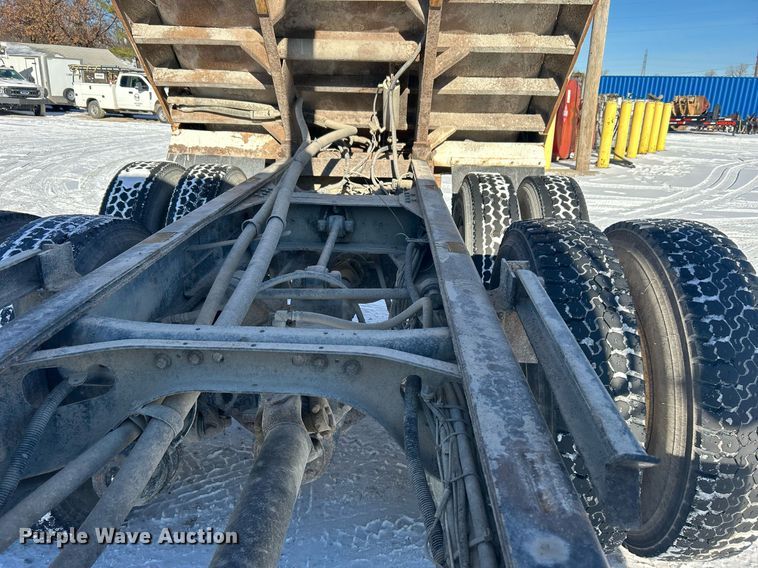 image for item DN0655 2001 International  2554 dump truck