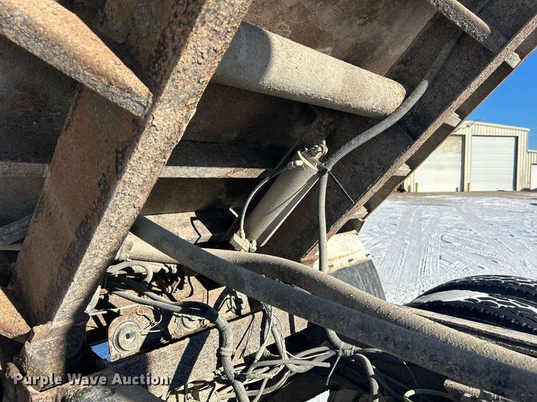 image for item DN0655 2001 International  2554 dump truck