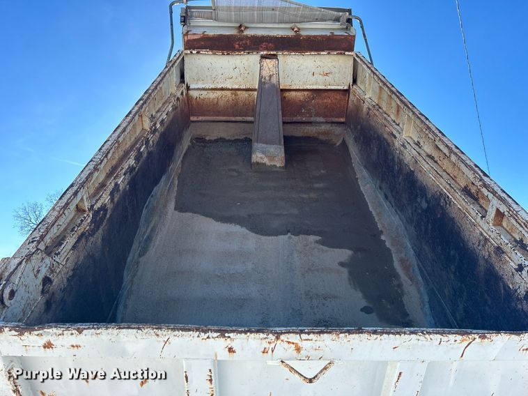 image for item DN0655 2001 International  2554 dump truck