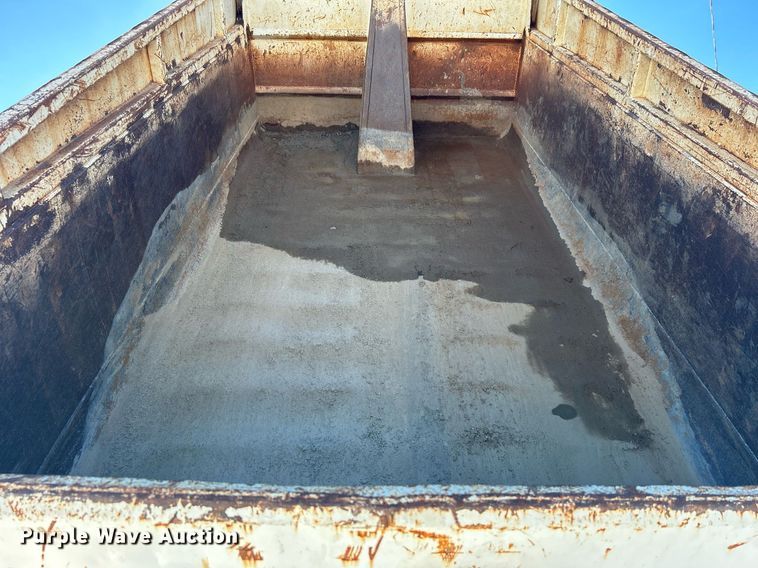 image for item DN0655 2001 International  2554 dump truck