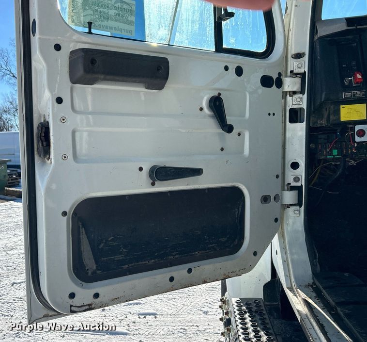 image for item DN0655 2001 International  2554 dump truck