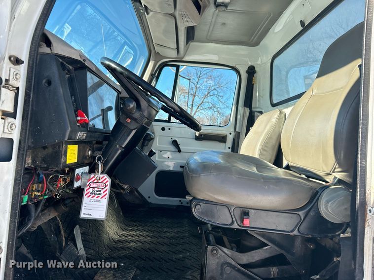 image for item DN0655 2001 International  2554 dump truck