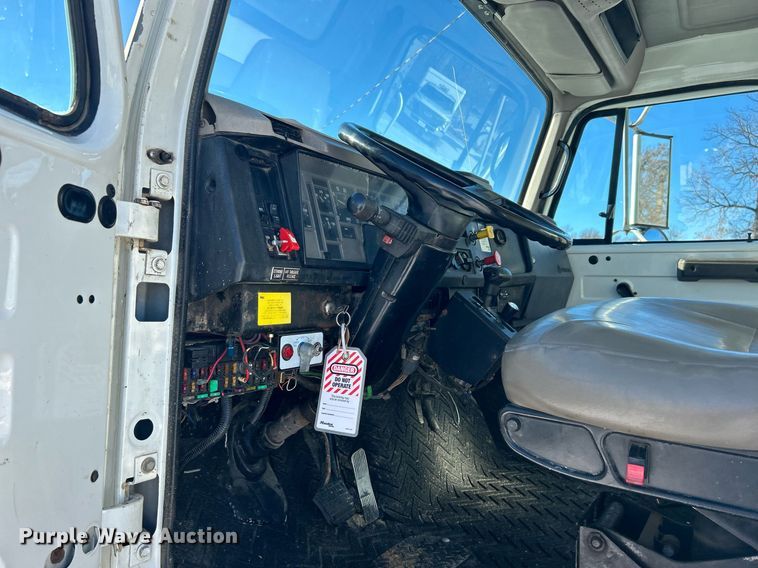 image for item DN0655 2001 International  2554 dump truck