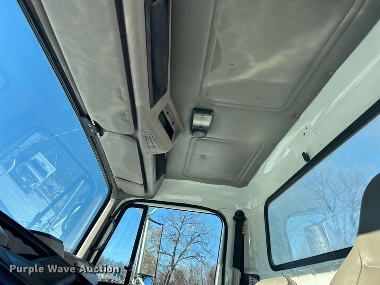 image for item DN0655 2001 International  2554 dump truck