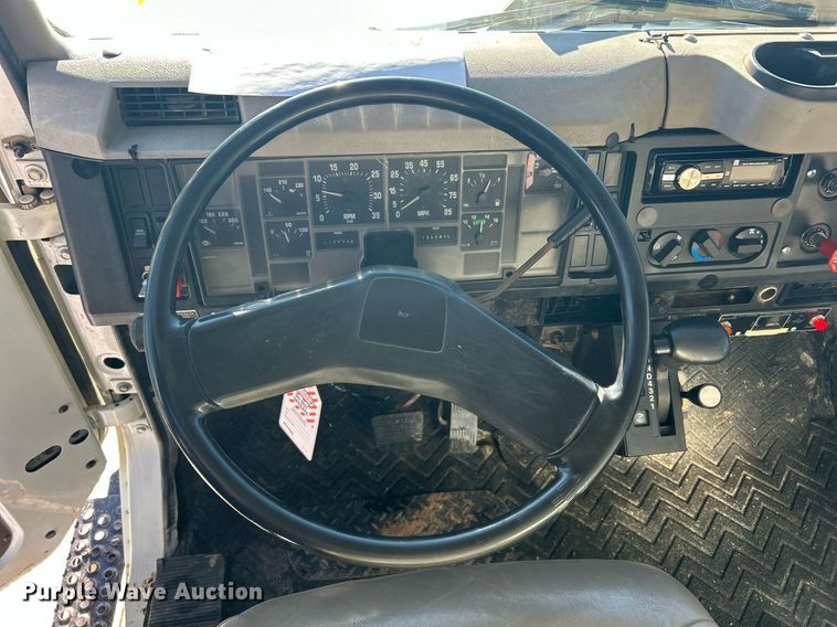 image for item DN0655 2001 International  2554 dump truck