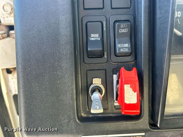 image for item DN0655 2001 International  2554 dump truck