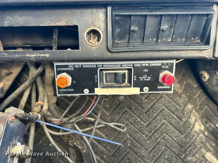 image for item DN0655 2001 International  2554 dump truck