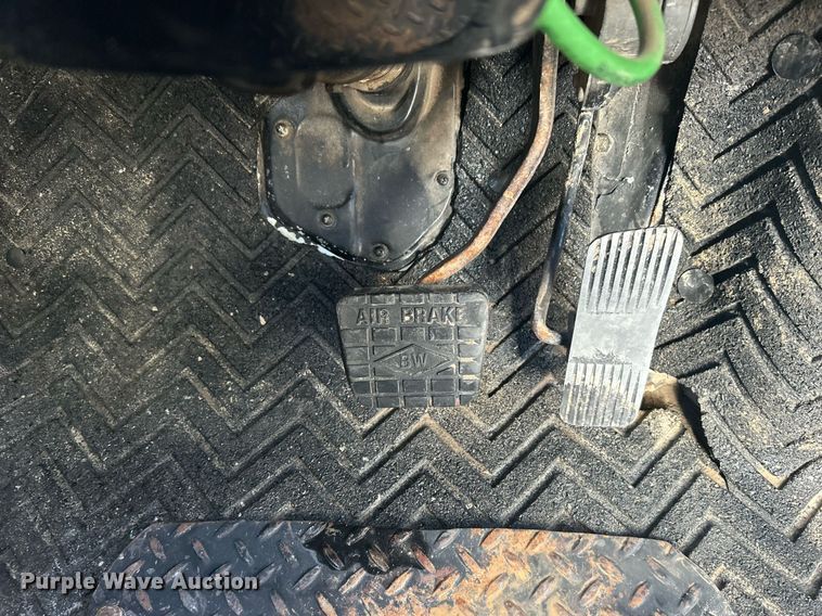 image for item DN0655 2001 International  2554 dump truck