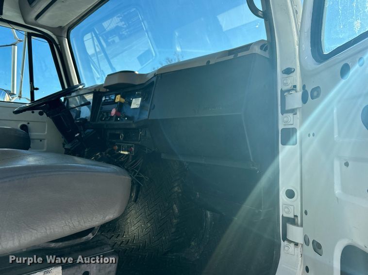 image for item DN0655 2001 International  2554 dump truck