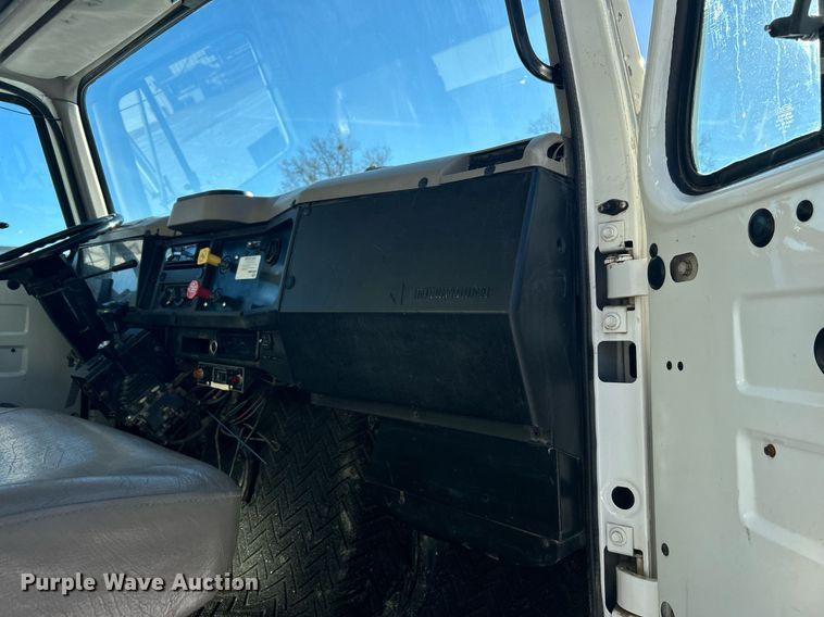 image for item DN0655 2001 International  2554 dump truck