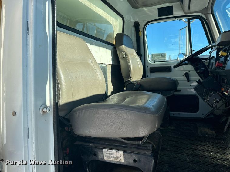 image for item DN0655 2001 International  2554 dump truck