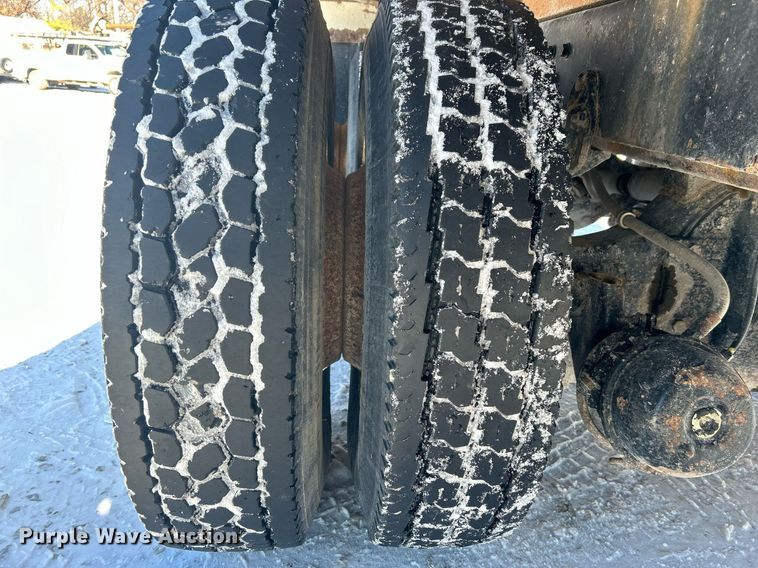 image for item DN0655 2001 International  2554 dump truck