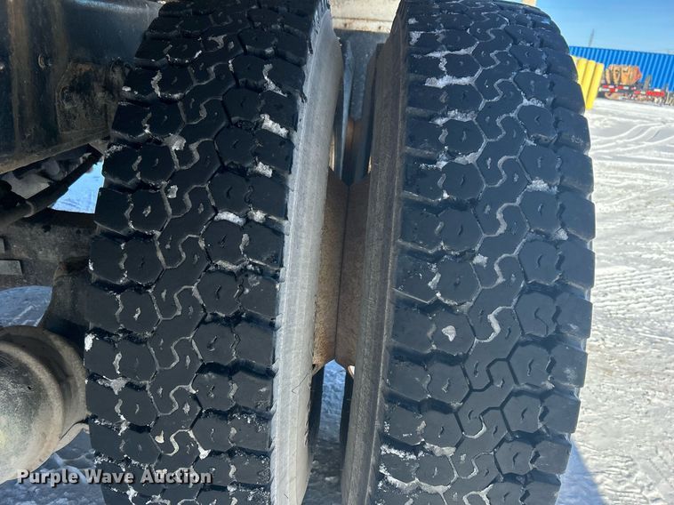 image for item DN0655 2001 International  2554 dump truck