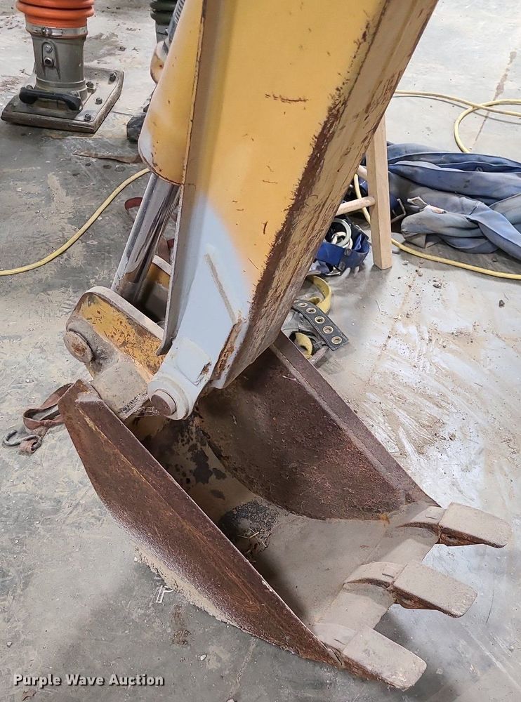 image for item DN8249 1996 Case 460 trencher