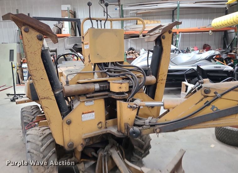 image for item DN8249 1996 Case 460 trencher