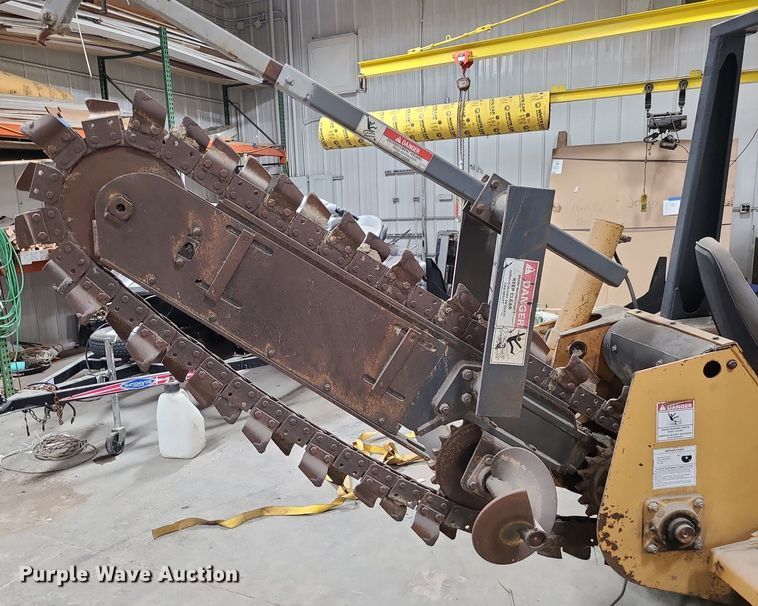 image for item DN8249 1996 Case 460 trencher