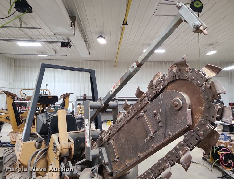 image for item DN8249 1996 Case 460 trencher