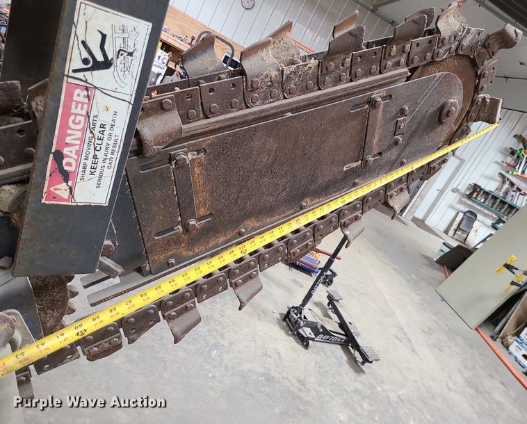 image for item DN8249 1996 Case 460 trencher