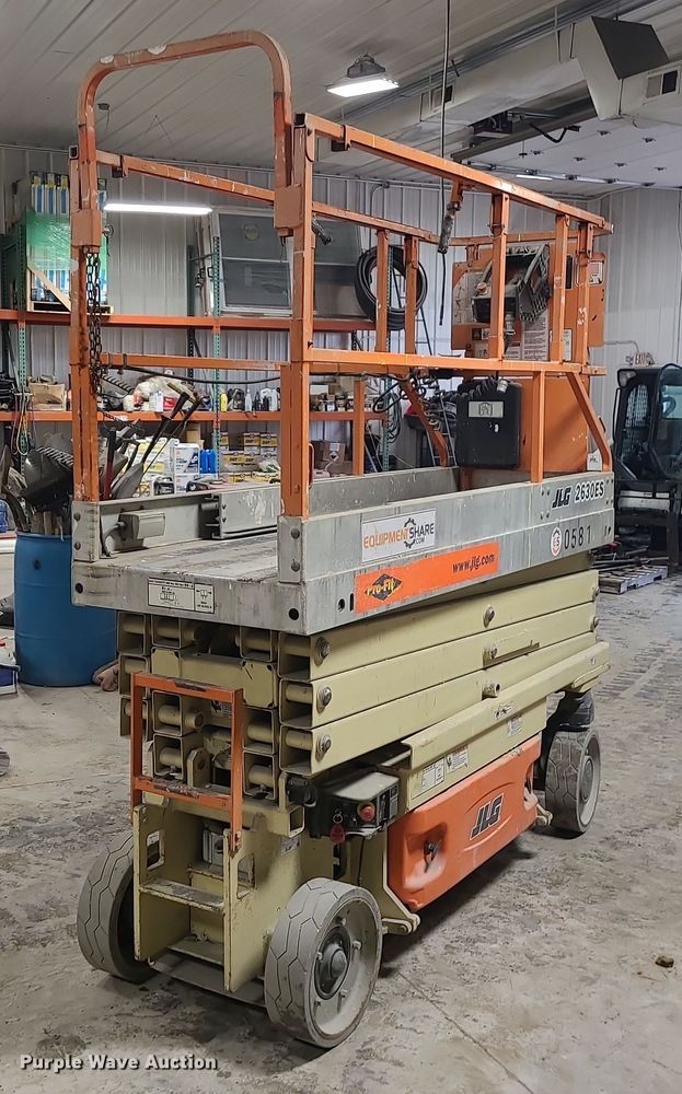image for item DN8253 2006 JLG 2630ES scissor lift
